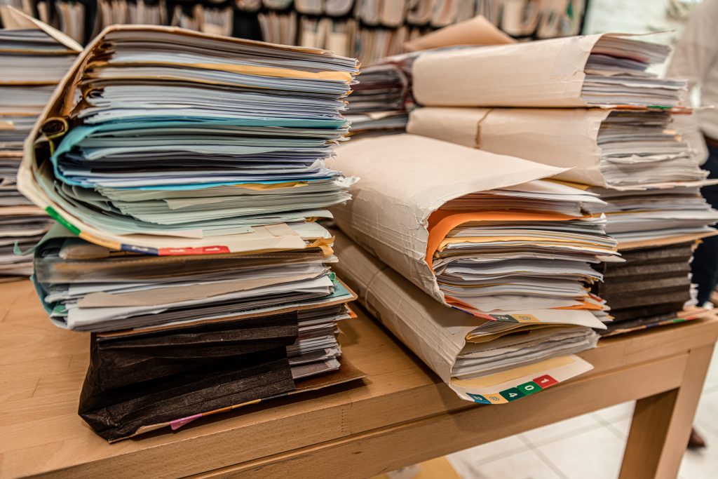 Paper files vs e-Invoice