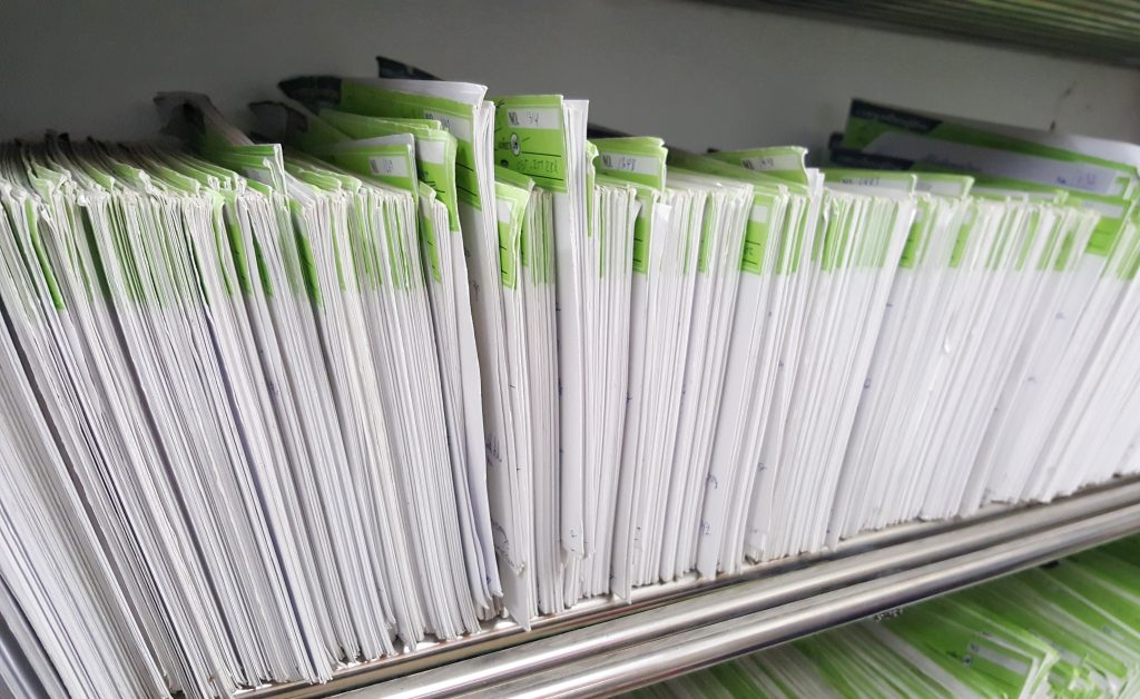 Banyak klinik kini beralih dari proses manual ke sistem digital untuk mengelola operasional klinik dan rekam medis.