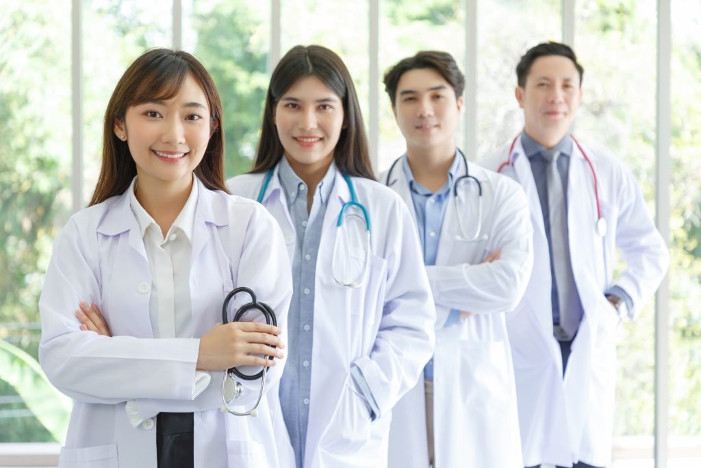 kumoDoc™ membantu secara signifikan dalam operasional klinik, mulai dari pemesanan janji temu secara online hingga manajemen tim.